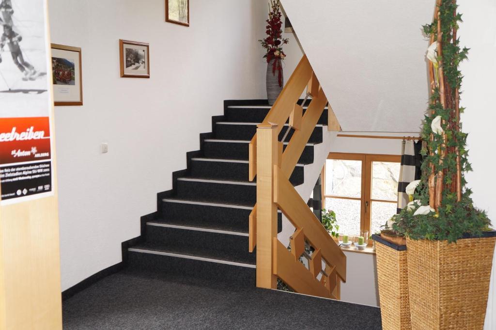 Pension Strolz Sankt Anton am Arlberg Exterior photo