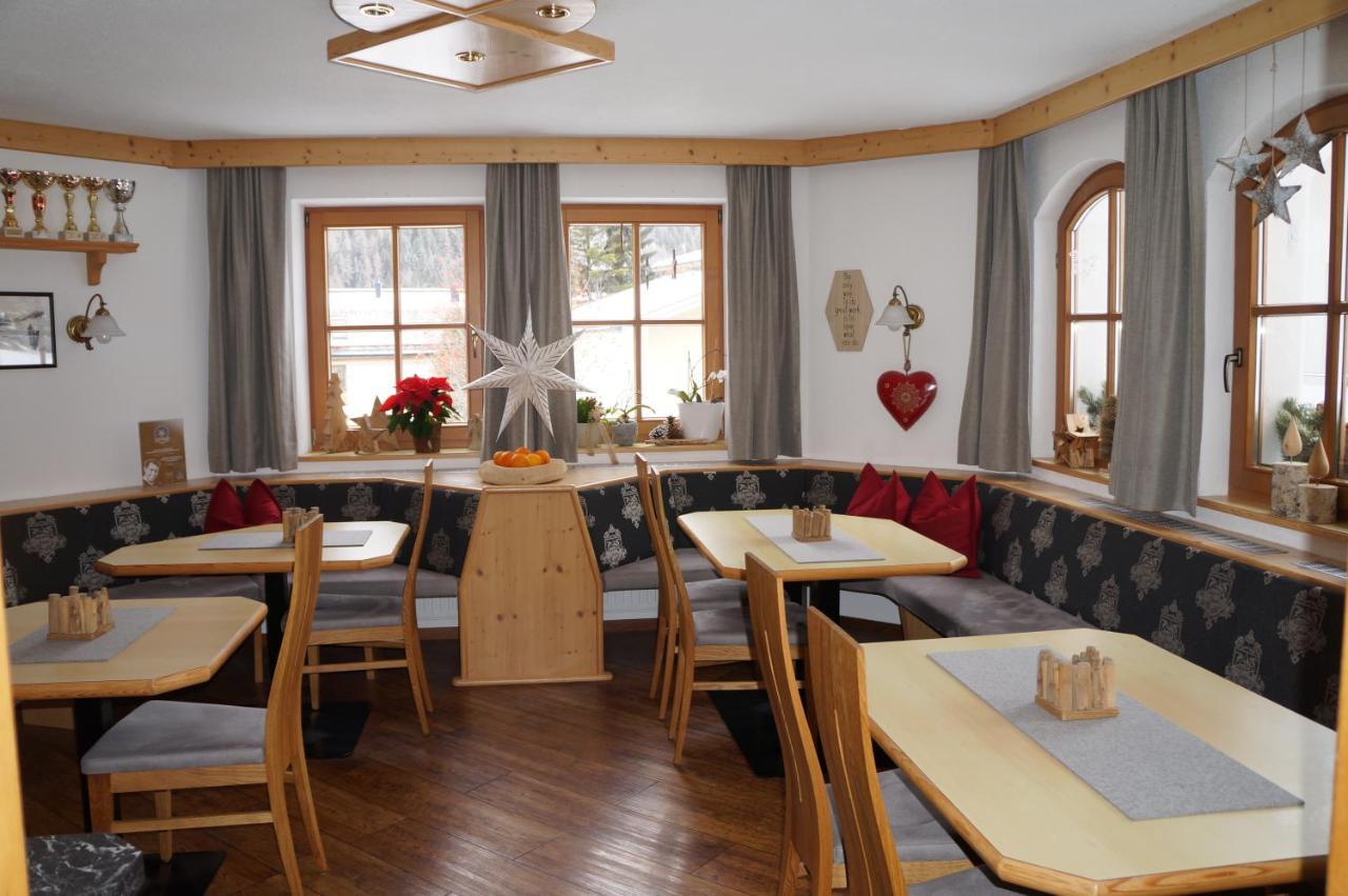 Pension Strolz Sankt Anton am Arlberg Exterior photo